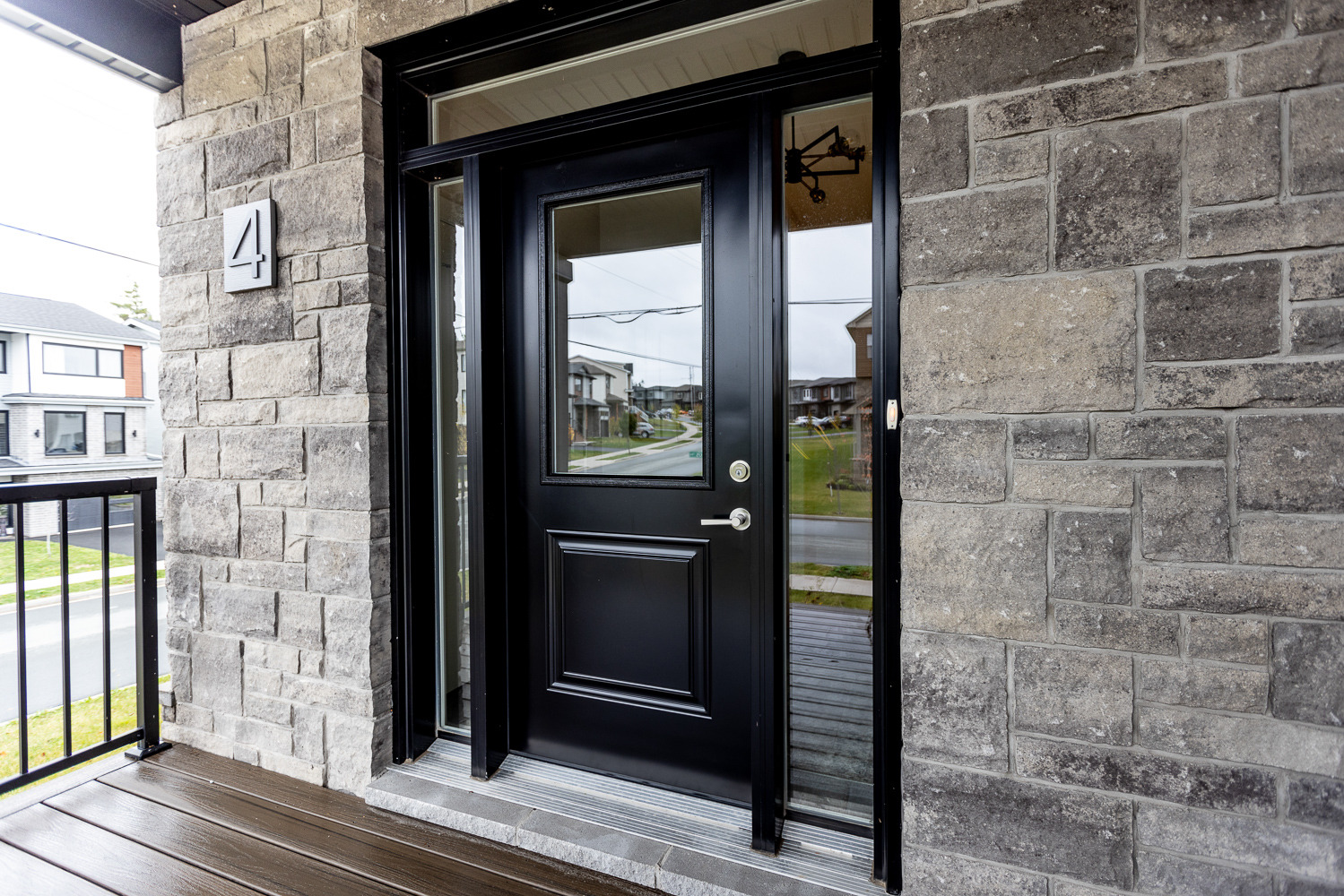 Single door with sidelights