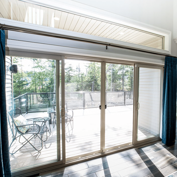 Single door with sidelights