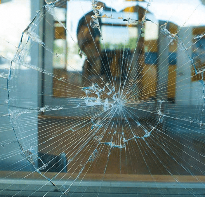 Qualities to seek when hiring glass repair in Ottawa