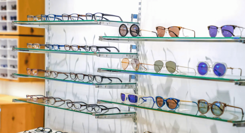 Using Ottawa custom glass shelving in your retail store Centennial Glass